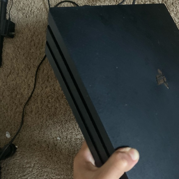 Ps4 Pro - Picture 2 of 3